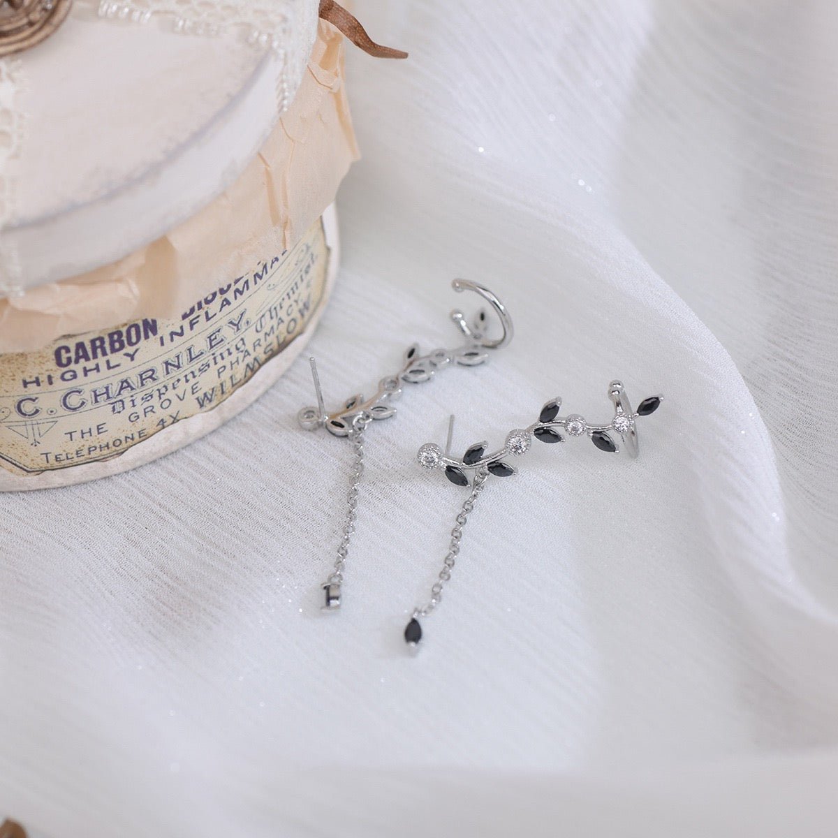 BLACK DIAMOND EAR CUFF STAY FANCY