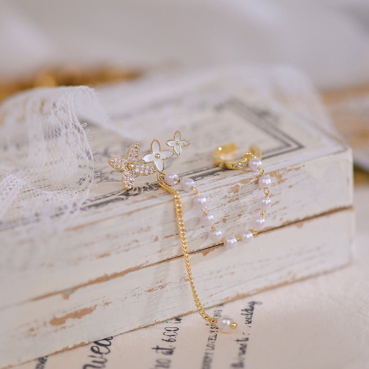 ELEGANT FLOWER EAR CUFF STAY FANCY