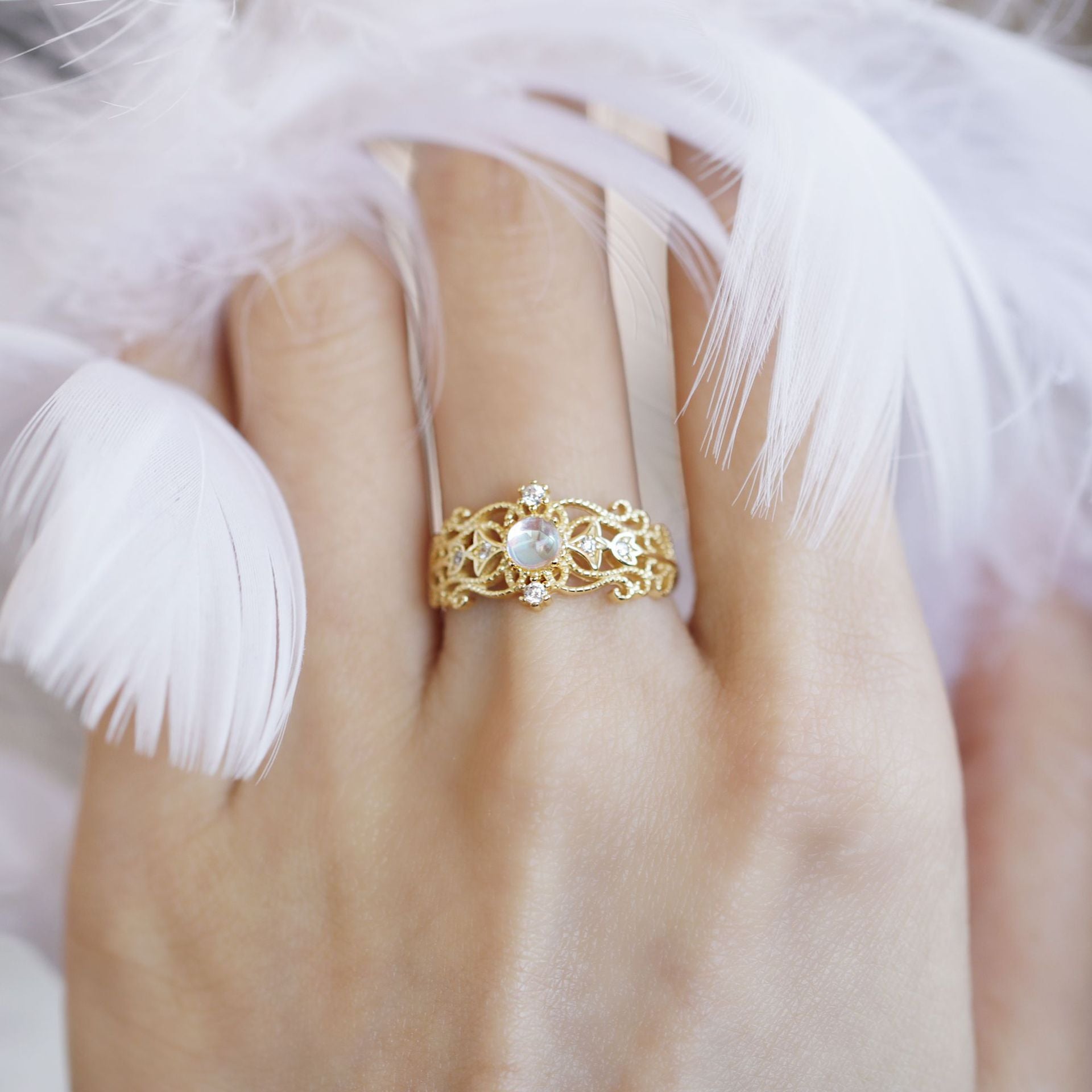 MOONSTONE LACE RING（925 STERLING SILVER）