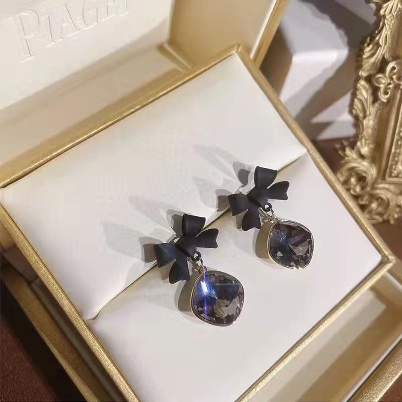 BLACK CRYSTAL EARRING - STAY FANCY