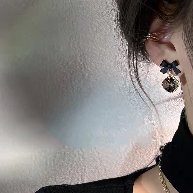 BLACK CRYSTAL EARRING - STAY FANCY