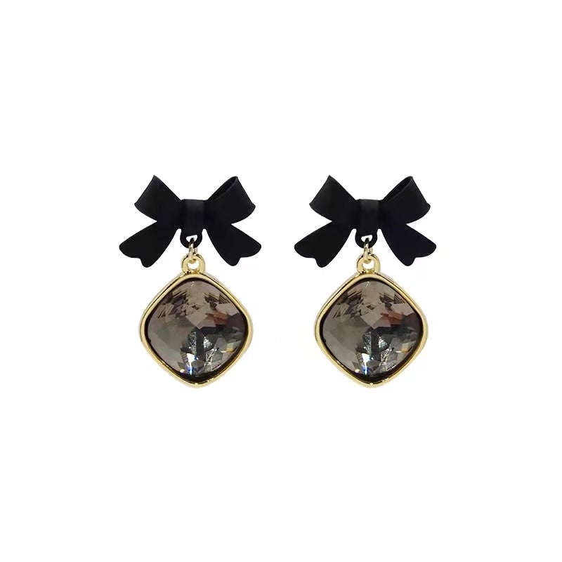 BLACK CRYSTAL EARRING - STAY FANCY