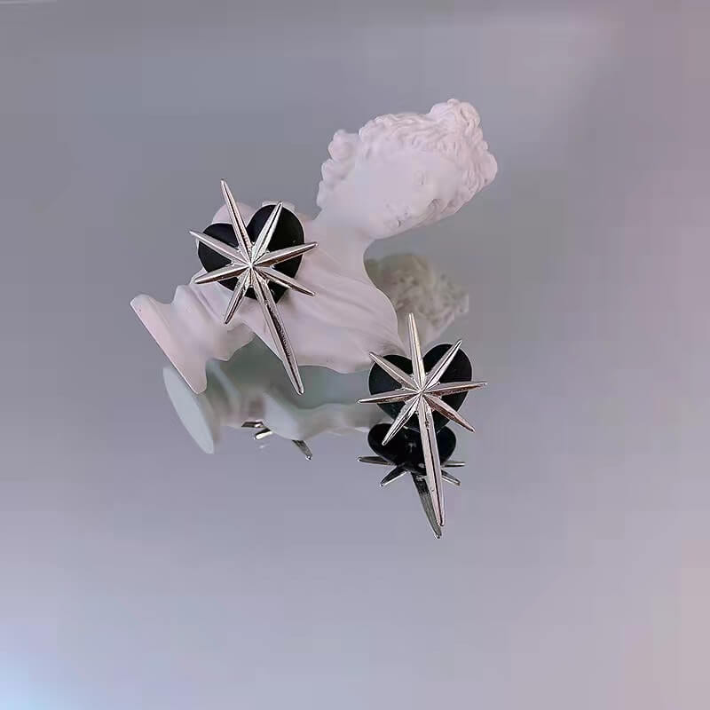 BLACK HEART EARRINGS - STAY FANCY