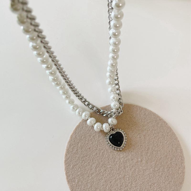 BLACK HEART NECKLACE - STAY FANCY