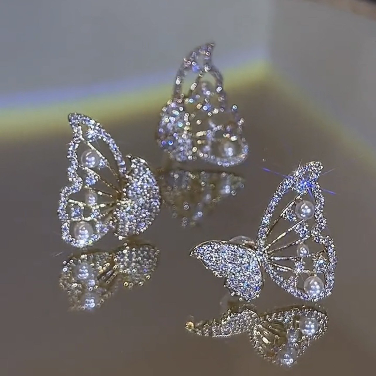 BUTTERFLY EARRINGS - STAY FANCY