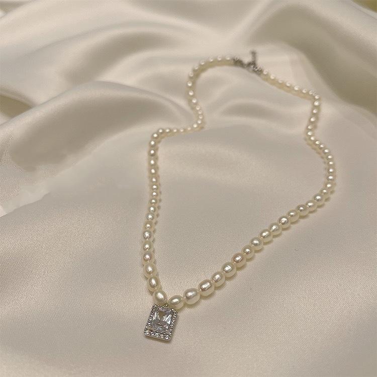 CRYSTAL PEARL NECKLACE SET - STAY FANCY