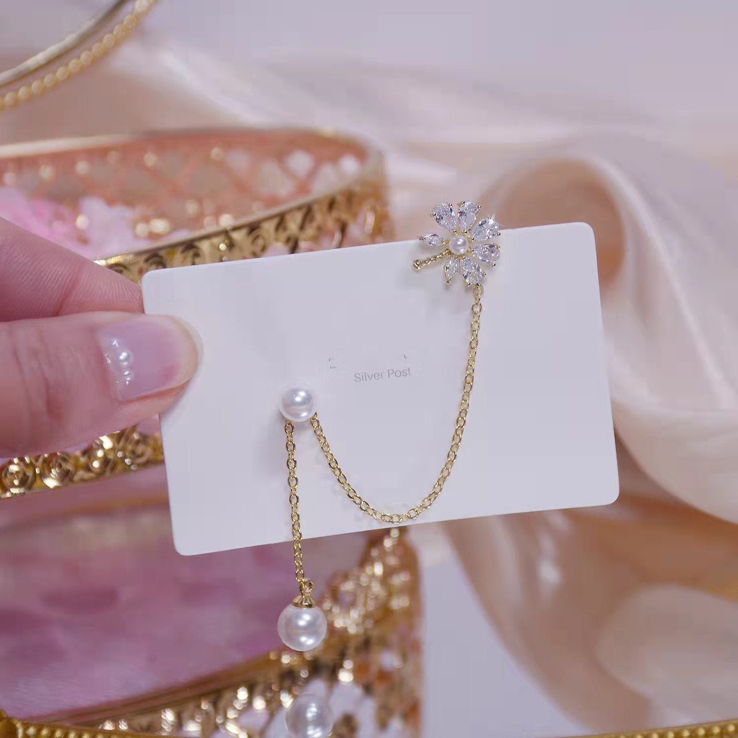 DIAMOND FlOWER EAR CUFF - STAY FANCY