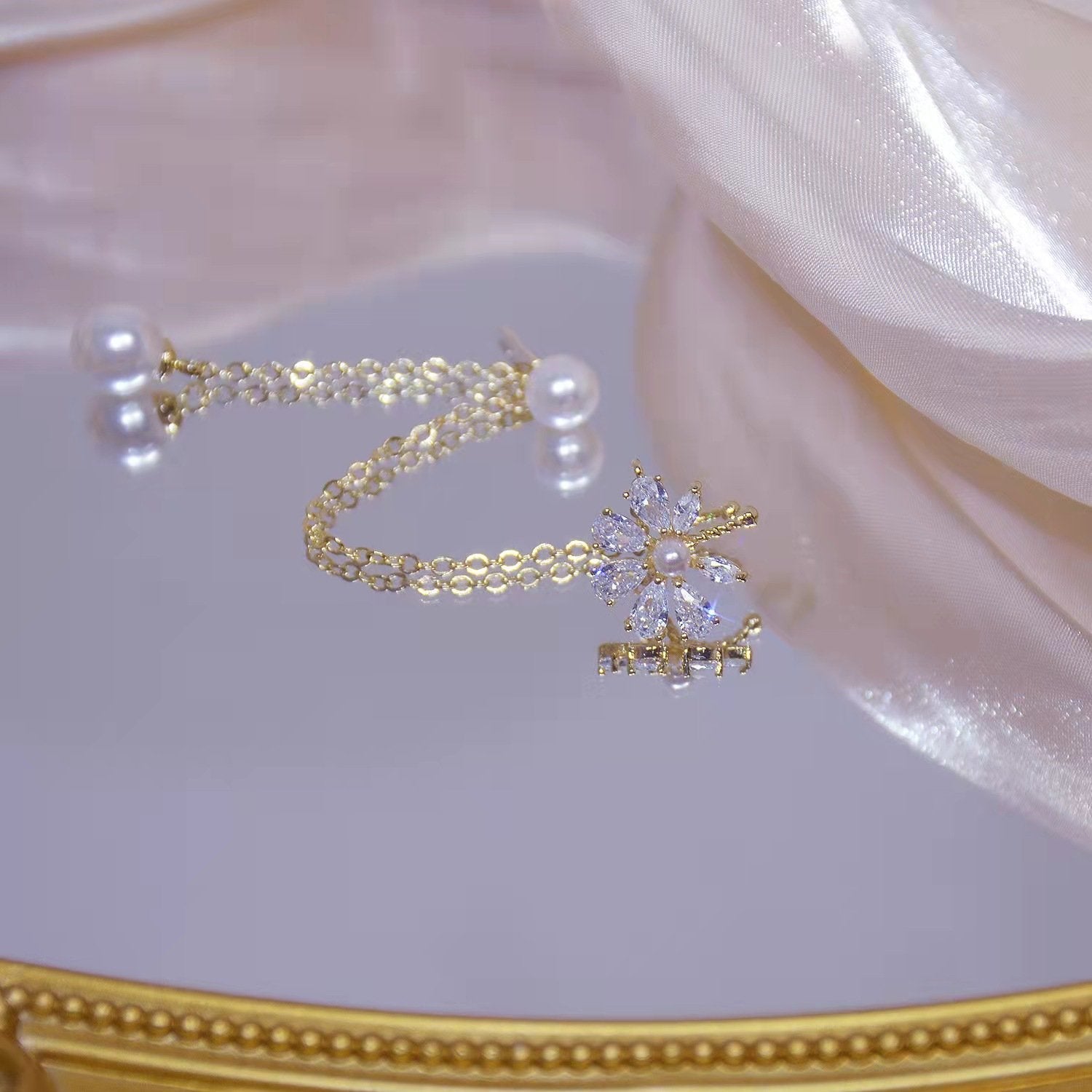 DIAMOND FlOWER EAR CUFF - STAY FANCY