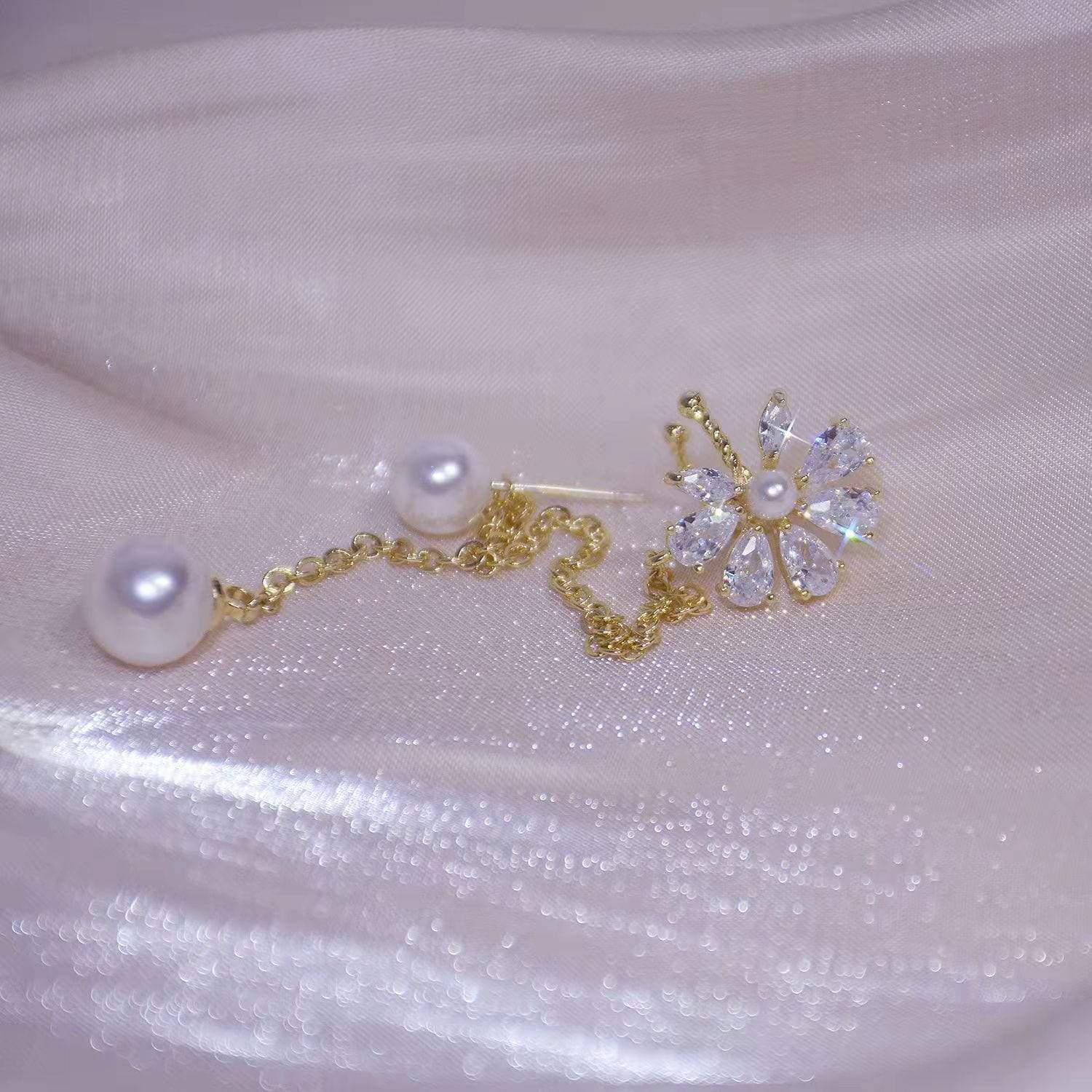 DIAMOND FlOWER EAR CUFF - STAY FANCY