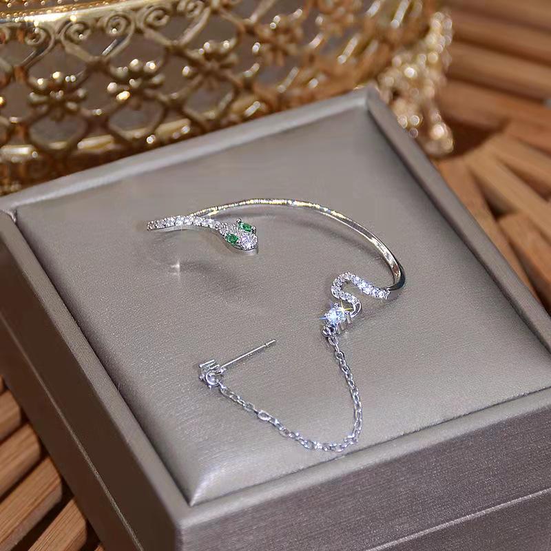 DIAMOND SNAKE EAR CUFF - STAY FANCY