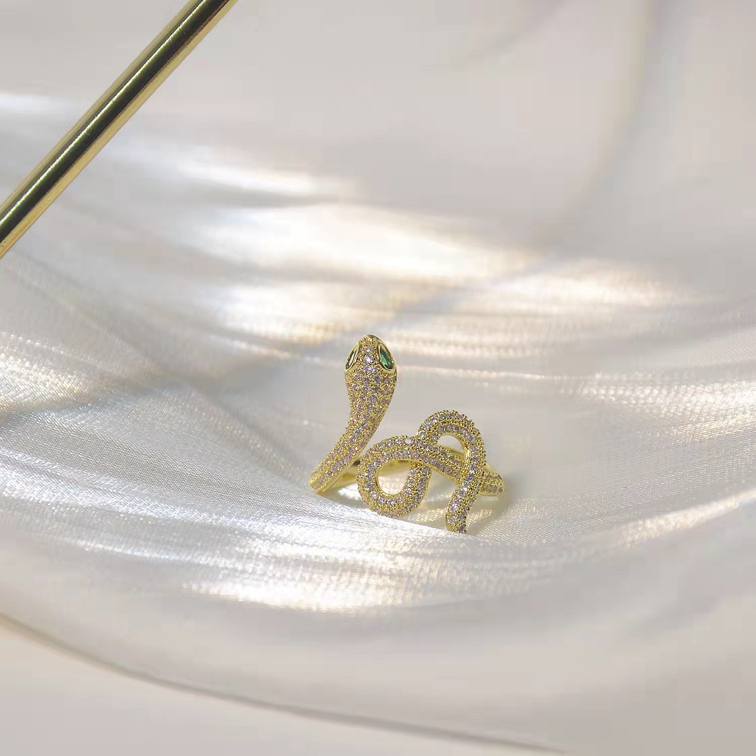 DIAMOND SNAKE RING - STAY FANCY