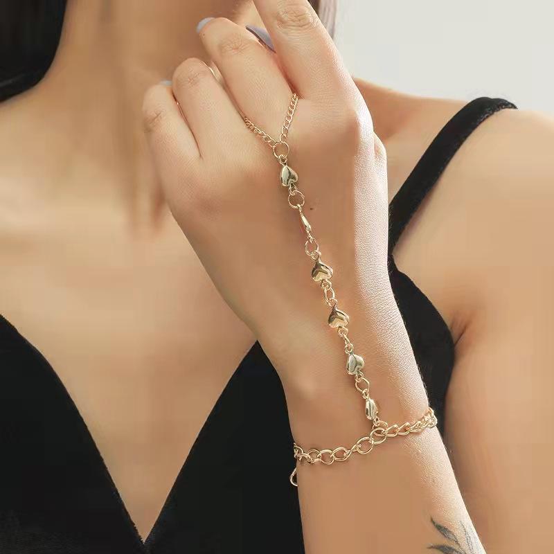 HEART FINGER CHAIN BRACELET - STAY FANCY