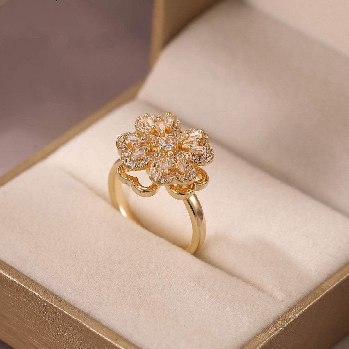 SPIN LUCKY CLOVER RING – STAY FANCY