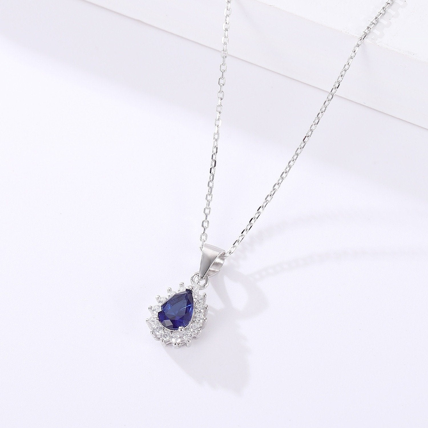 ROYAL TEARDROP NECKLACE - STAY FANCY