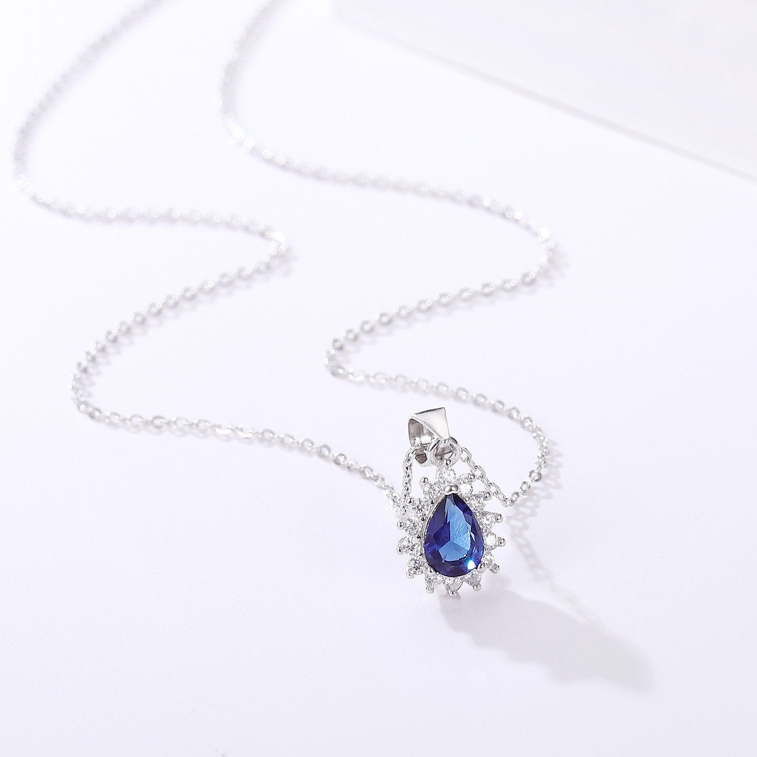 ROYAL TEARDROP NECKLACE - STAY FANCY